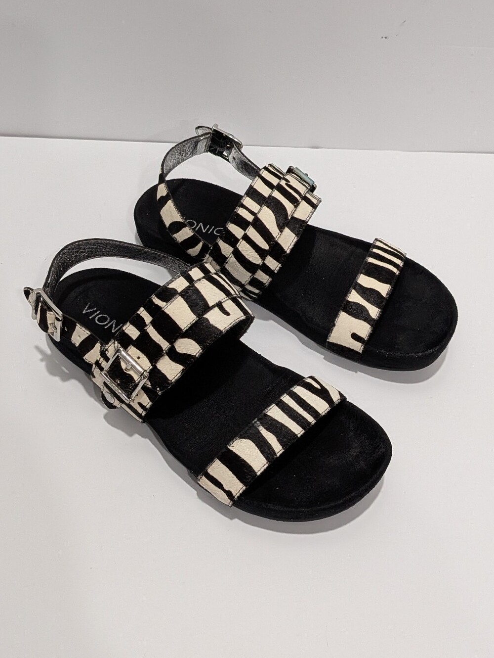 Vionic Women'Samar women's sandals in a zebra print pattern featuring adjustable